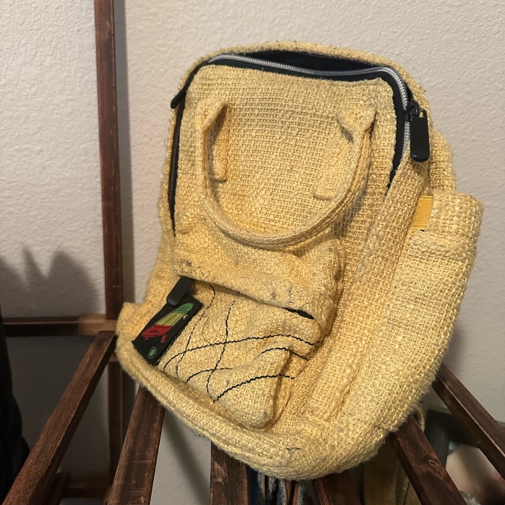 Yellow backpack - Picture 2 of 5